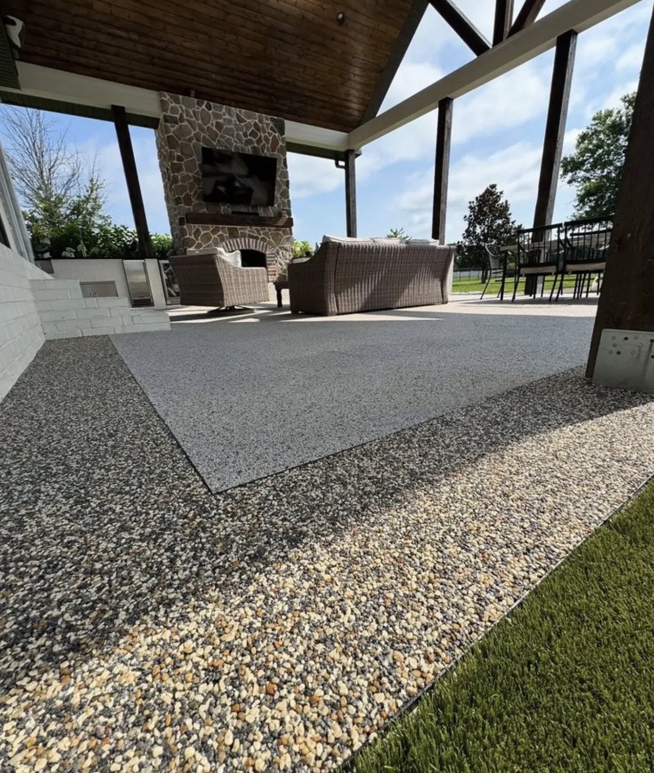 Outdoor patio with decorative chip floor system
